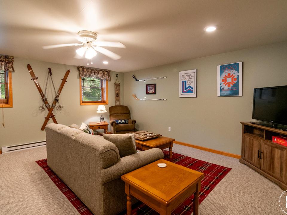 Pinehill8Townhome_June2024_Den_R