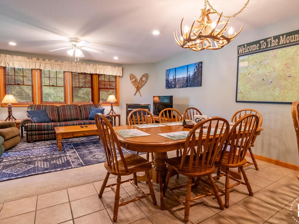 Pinehill8Townhome_June2024_DiningRoom