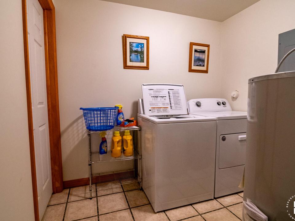 Pinehill8Townhome_June2024_LaundryRoom