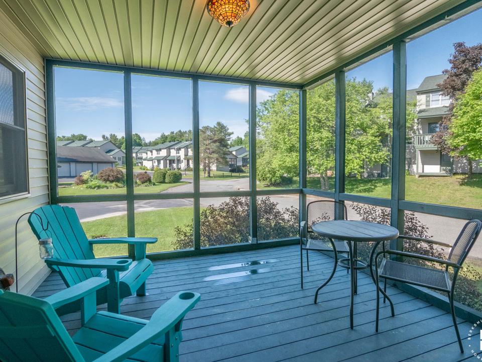 Pinehill8Townhome_June2024_ScreenedPorch