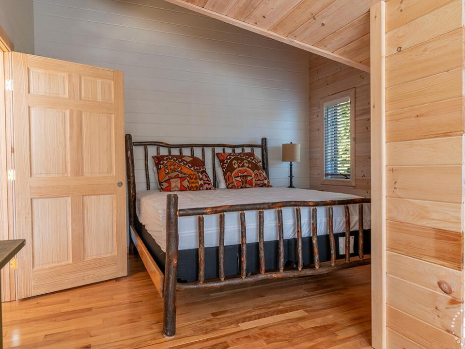 BoatAccessCampOnLP_Boathouse2_Bedroom