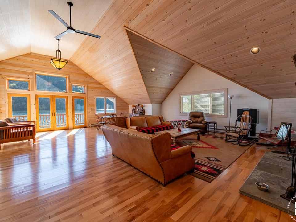 BoatAccessCampOnLP_Boathouse2_LivingRoom