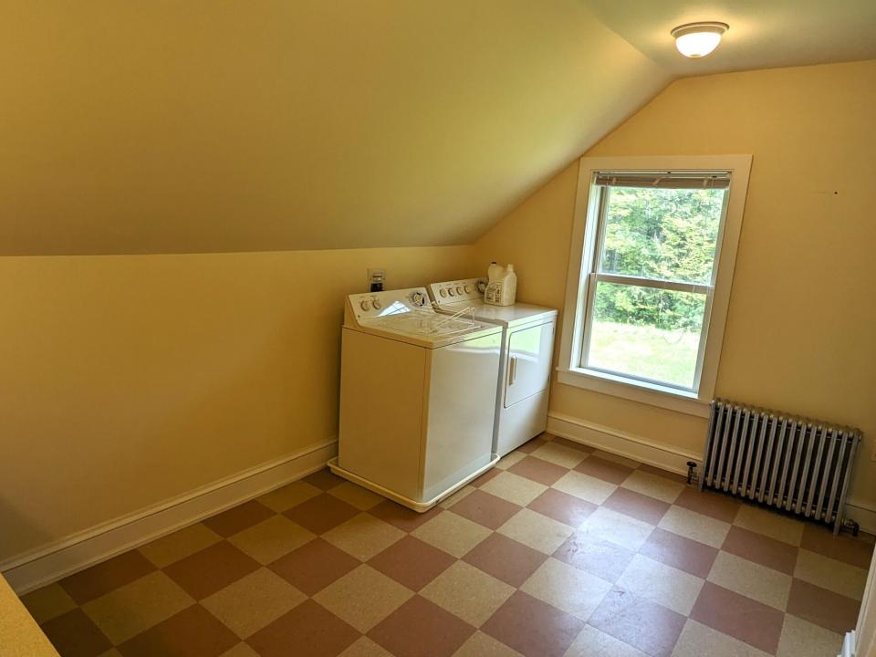 lFull Bath Upstairs2