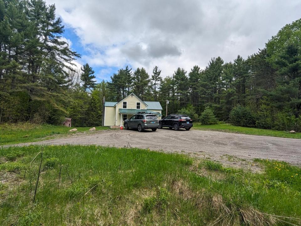 ozEntry Road infront of house