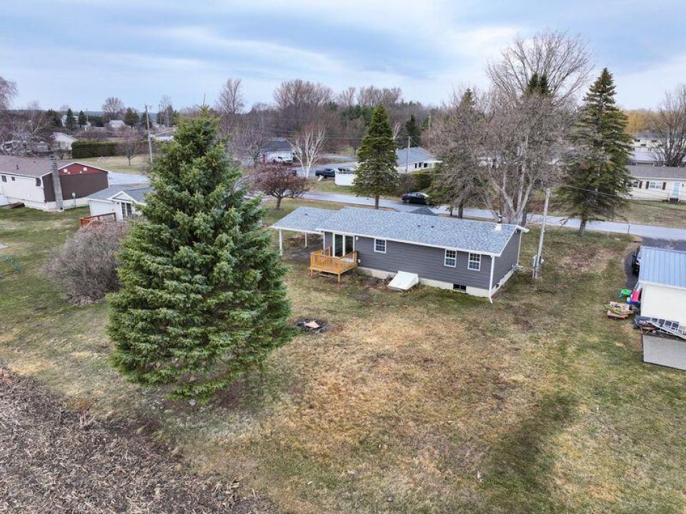 17 Columbus Dr back 1