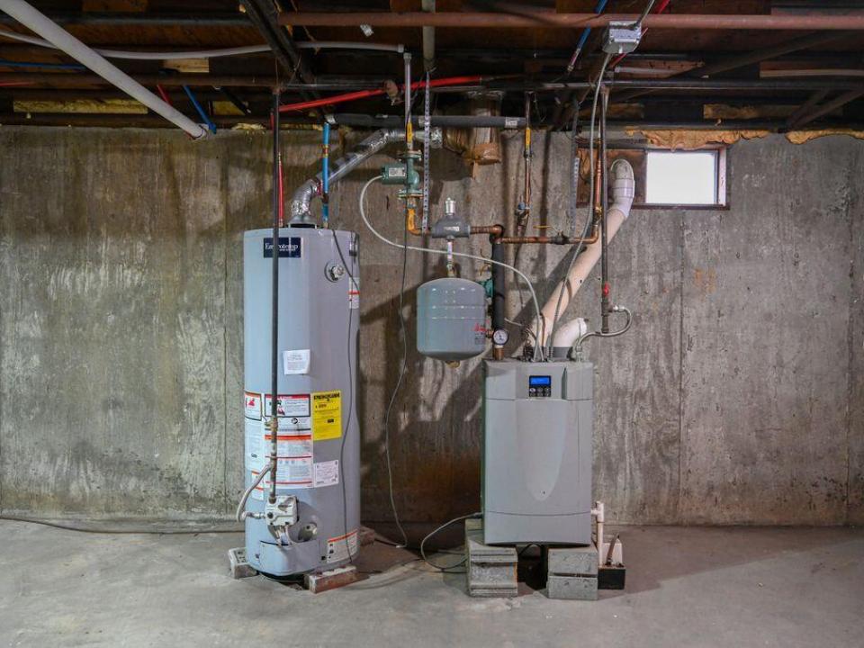 17 Columbus Dr basement 1