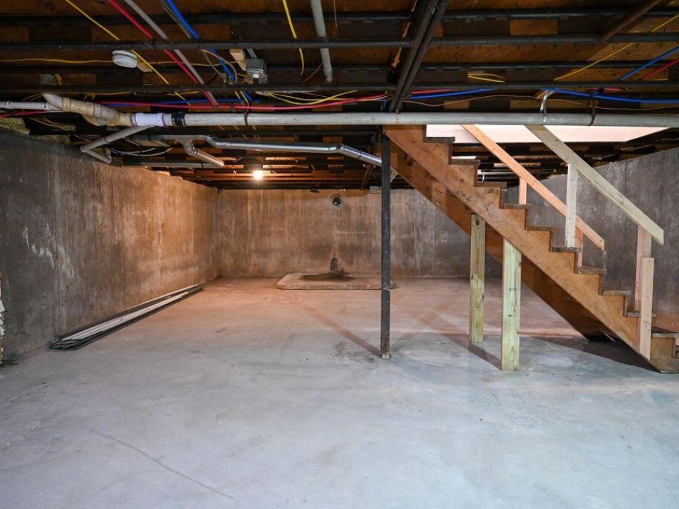 17 Columbus Dr basement