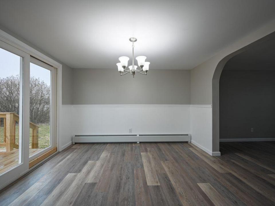 17 Columbus Dr dining 1