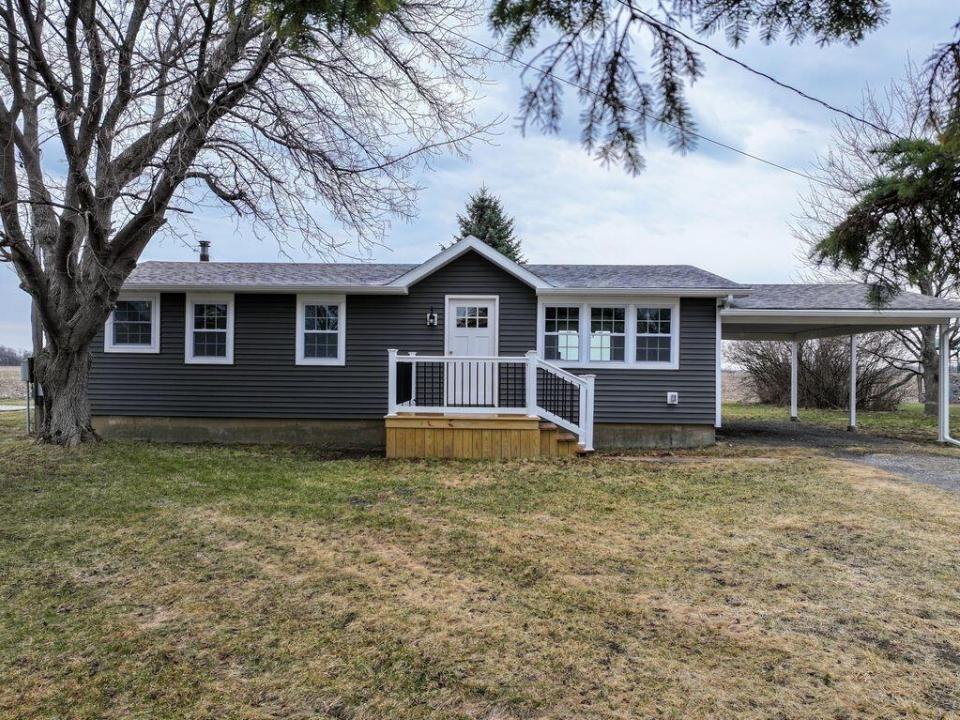 17 Columbus Dr front