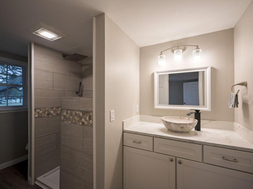 17 Columbus Dr Master bath 1