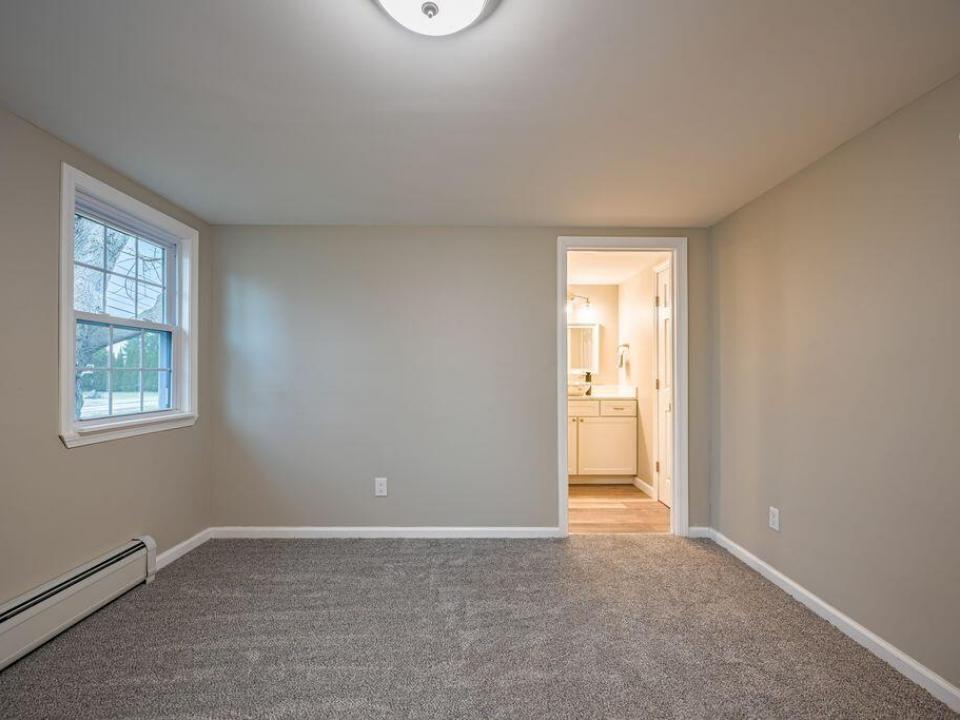 17 Columbus Dr master bed