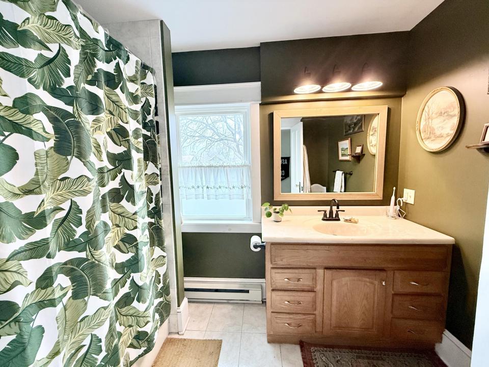 Upstairs bathroom