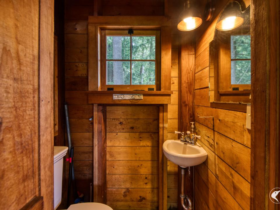 Boathouse Bathroom