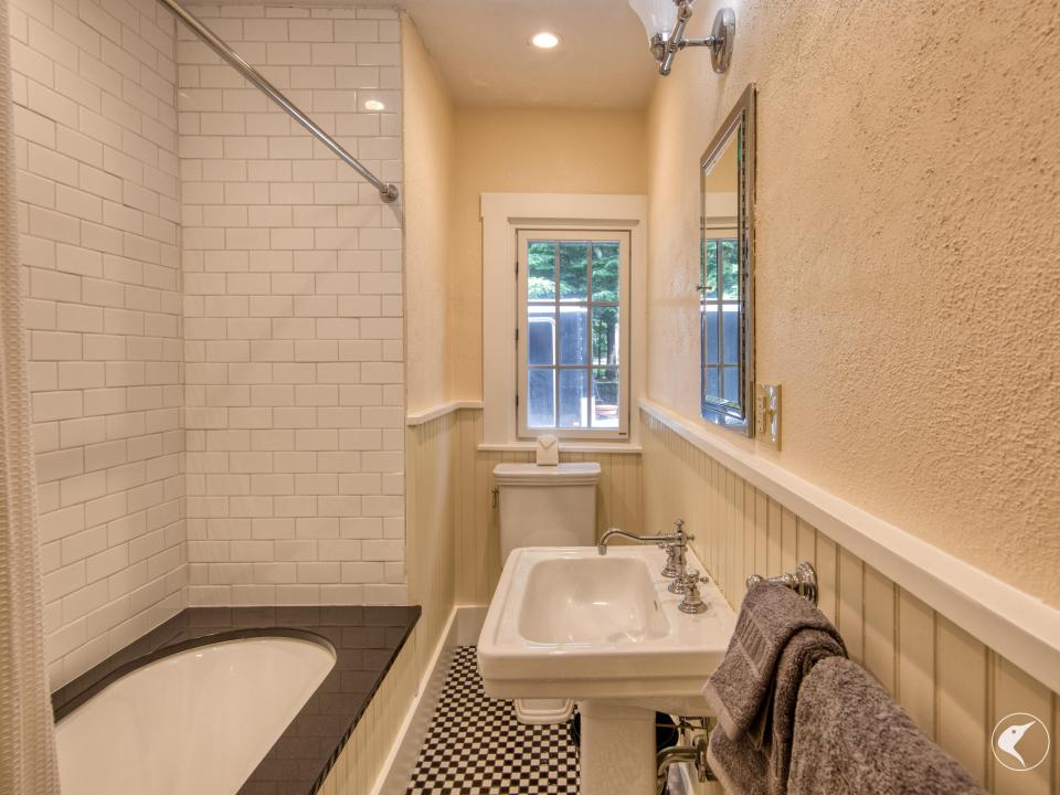 Lower Level Full Bath