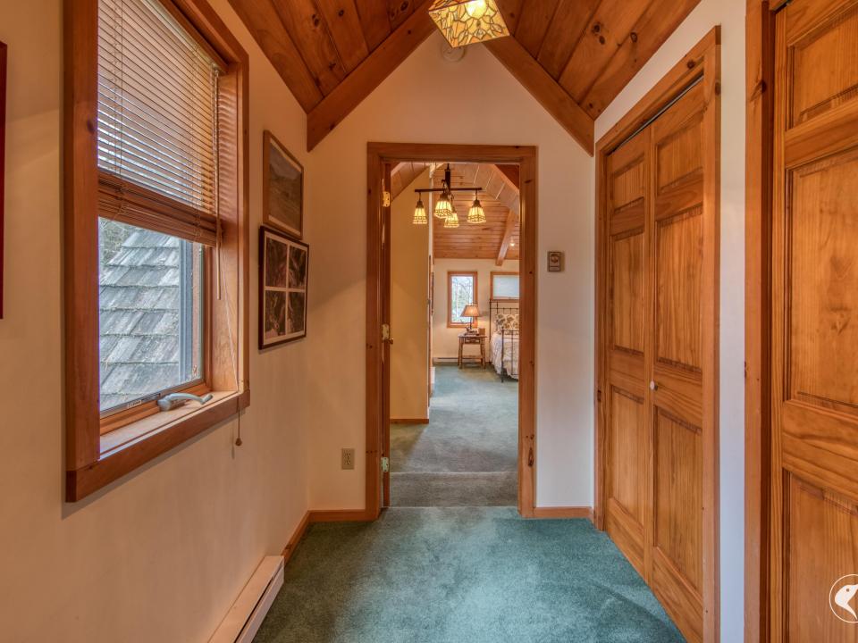 17TwoLevelHallway