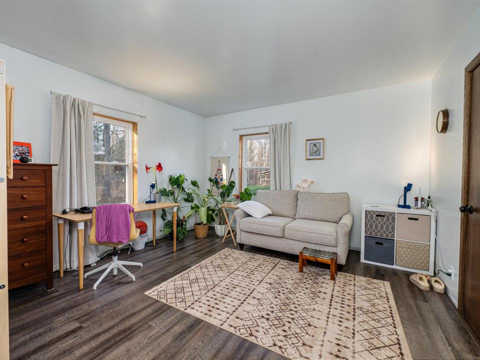 2026 Marshall Realty Burke NY-97-HDR-Edi