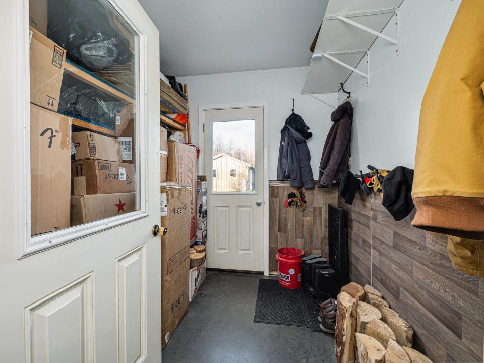 2026 Marshall Realty Burke NY-119-HDR-Ed