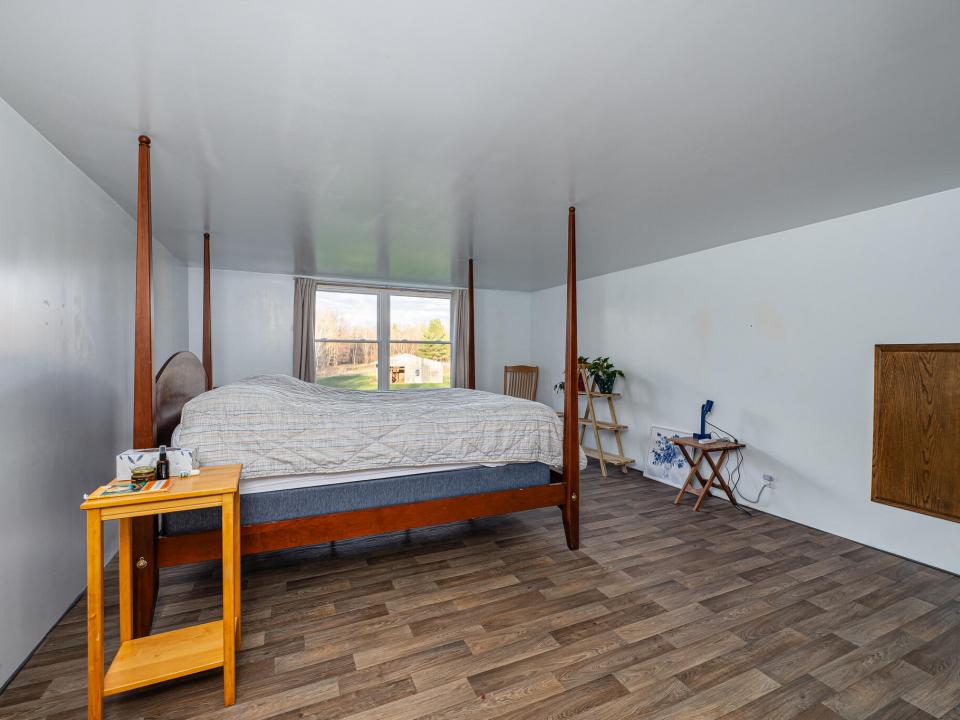 2026 Marshall Realty Burke NY-153-HDR-Ed