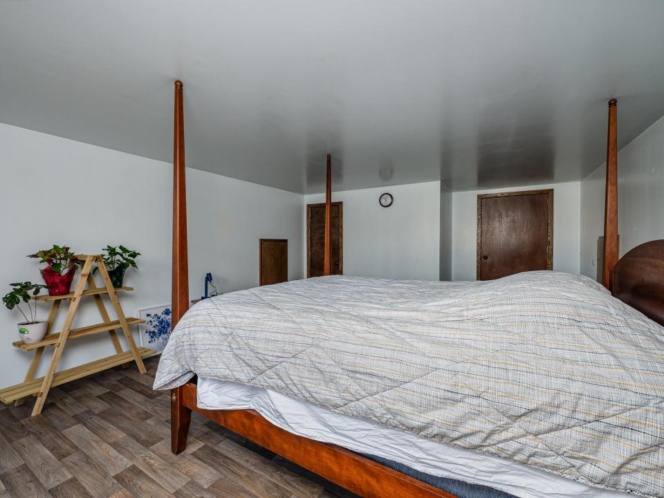 2026 Marshall Realty Burke NY-159-HDR-Ed