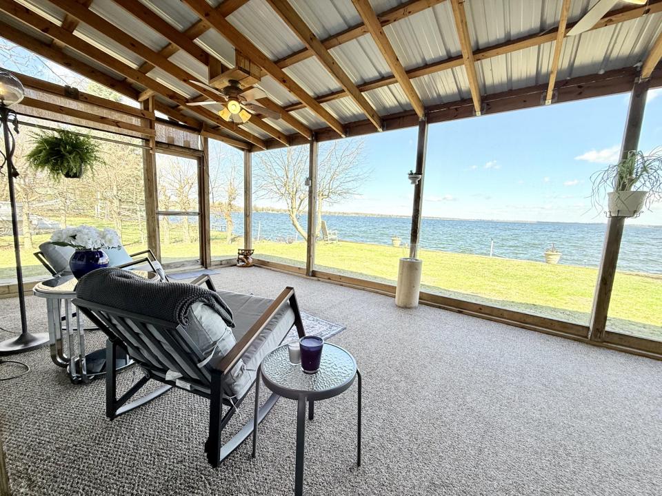 Screen porch
