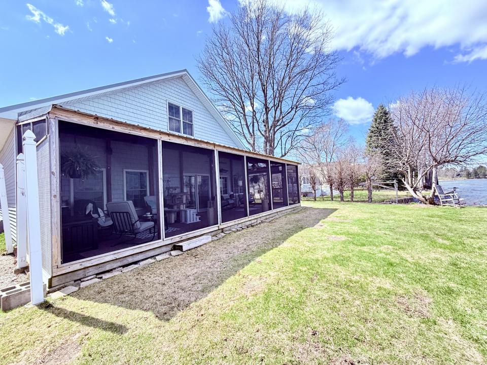 Screen porch