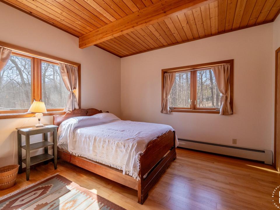 EssexHomeOnClubhouseWay_Bedroom1