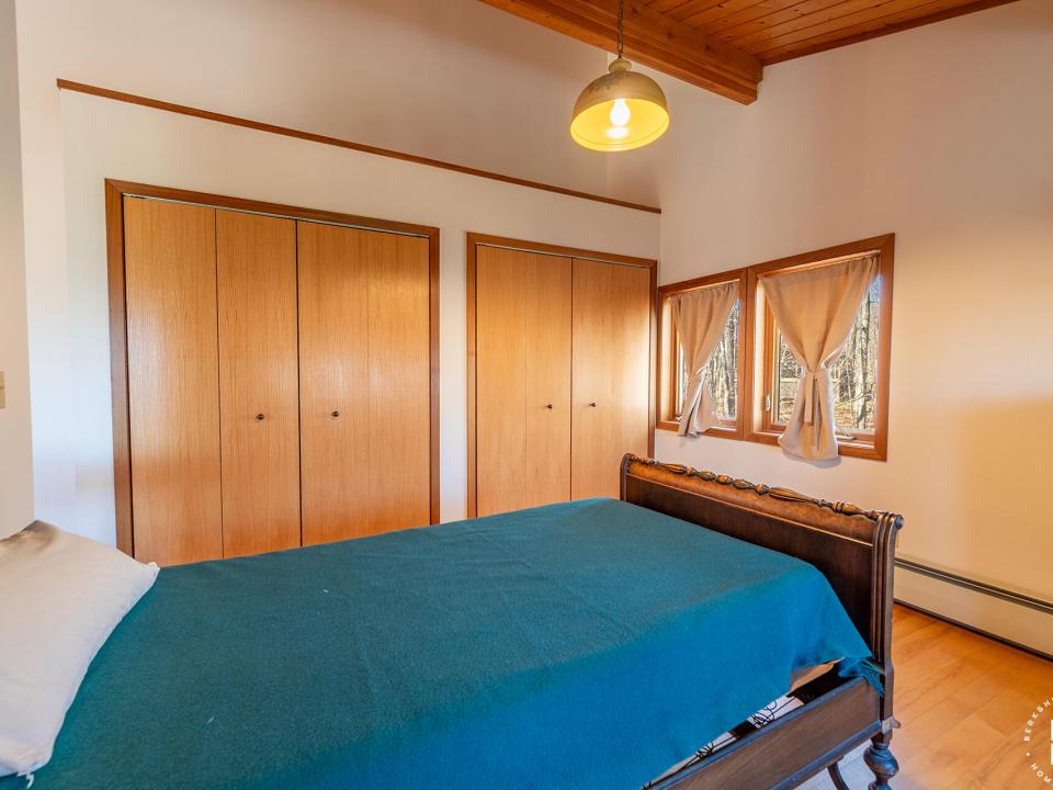 EssexHomeOnClubhouseWay_Bedroom5_Closet