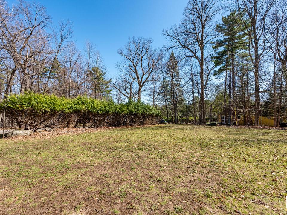 EssexHomeOnClubhouseWay_FrontYard