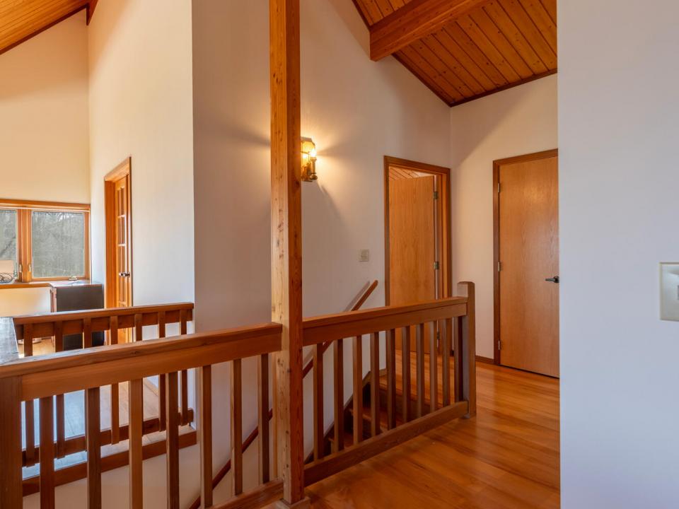 EssexHomeOnClubhouseWay_Hallway