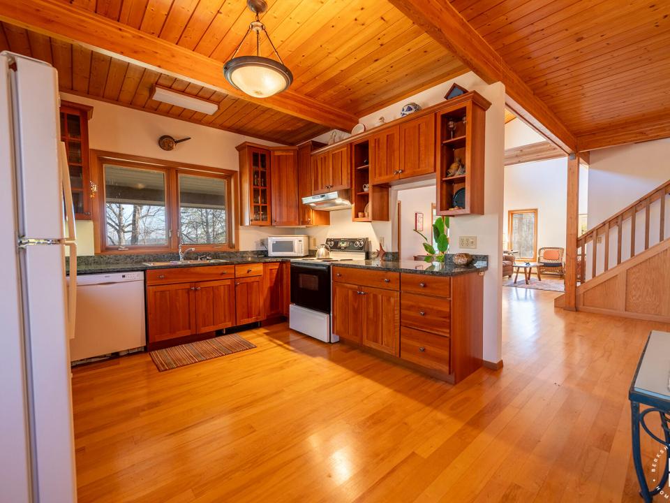 EssexHomeOnClubhouseWay_Kitchen_L