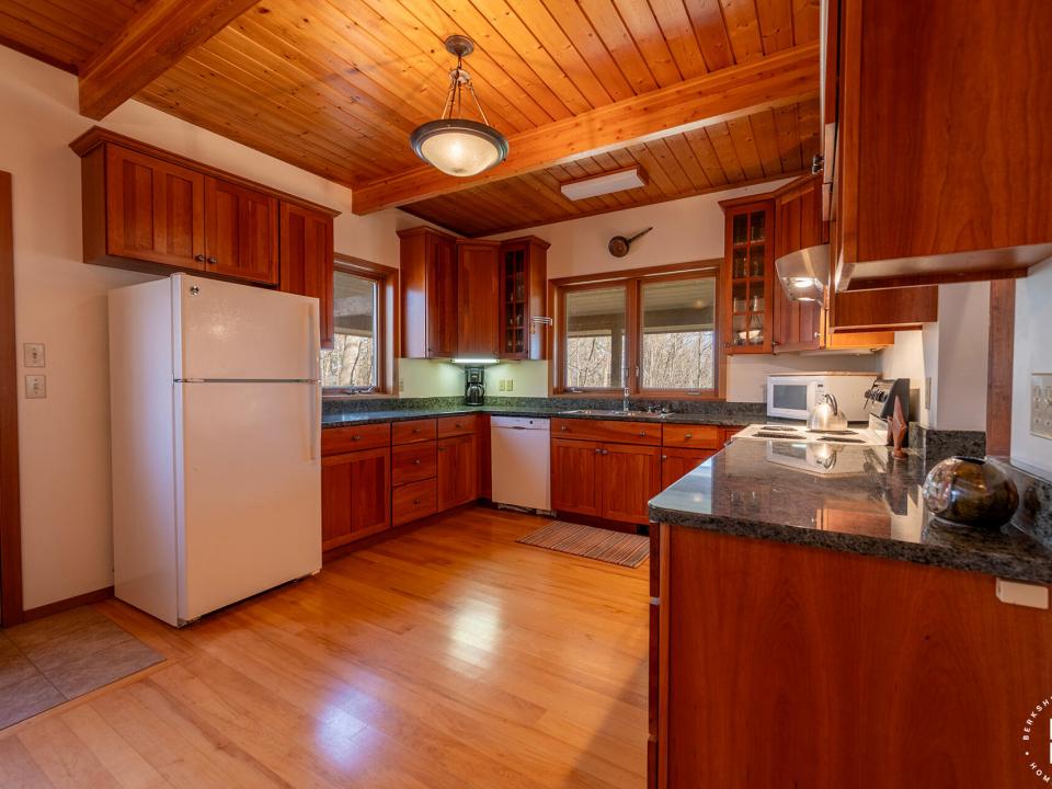 EssexHomeOnClubhouseWay_Kitchen_R