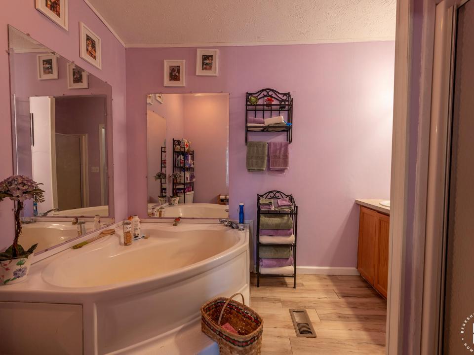 LakePlacidHomeOnFawnRidge_Bathroom1