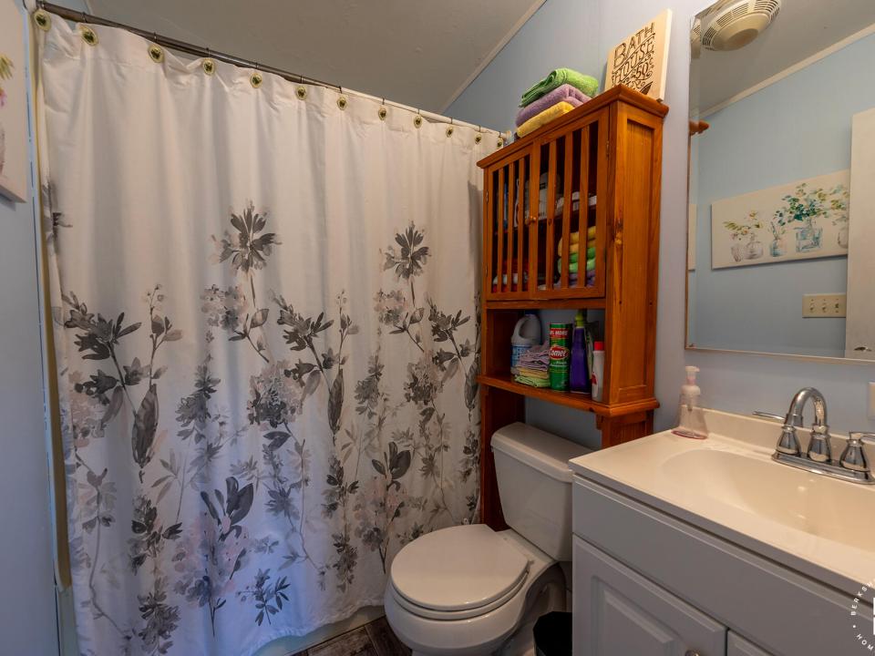 LakePlacidHomeOnFawnRidge_Bathroom2