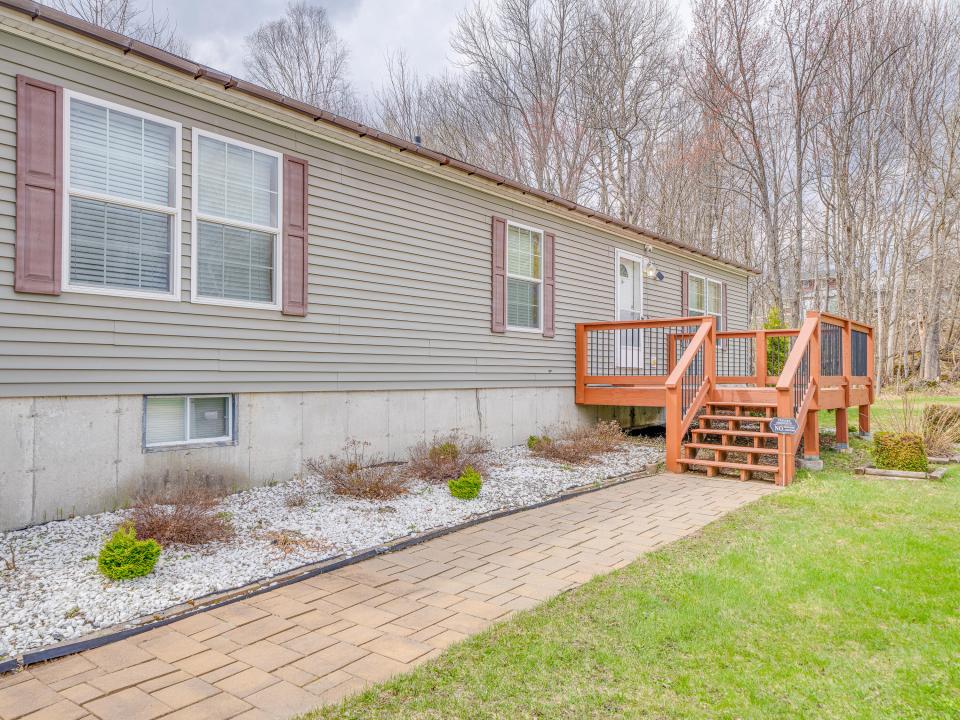 62 Lindsay Ave-26