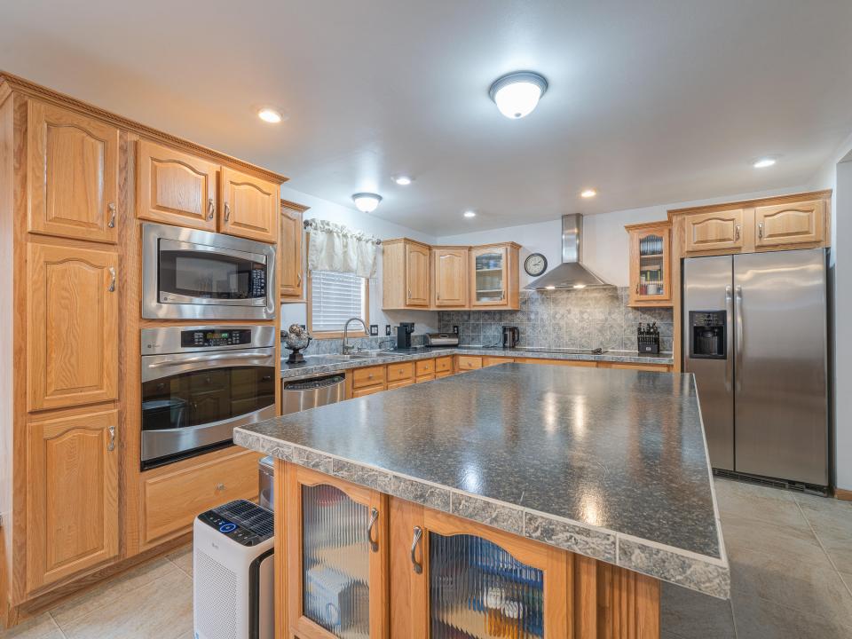 62 Lindsay Ave-41