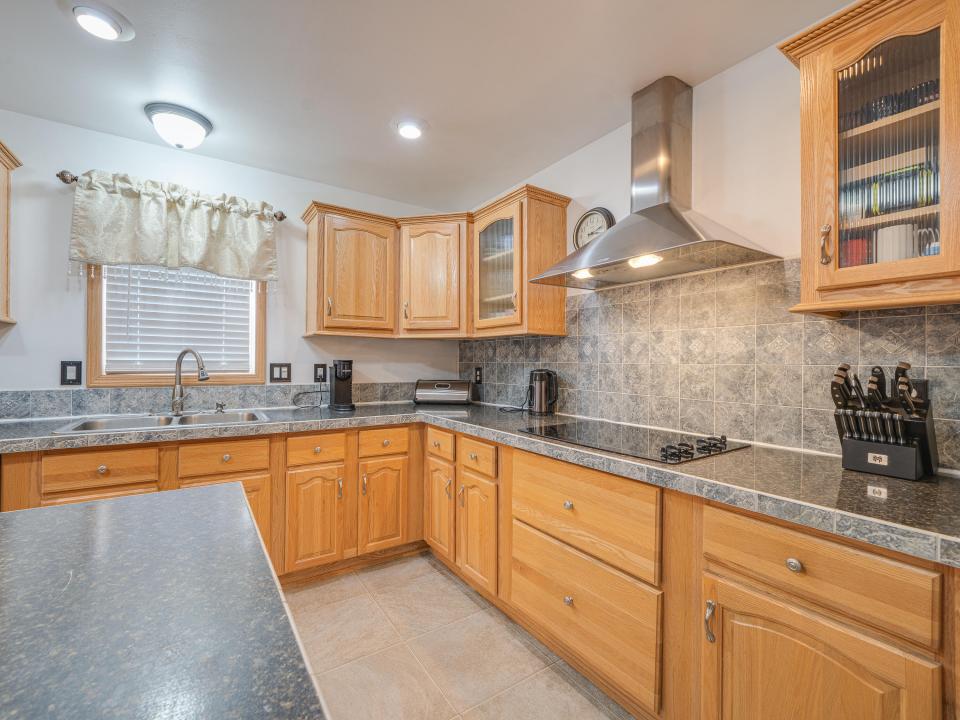 62 Lindsay Ave-43
