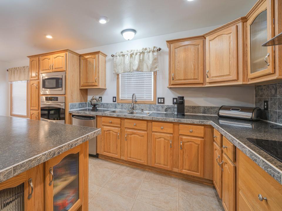62 Lindsay Ave-44