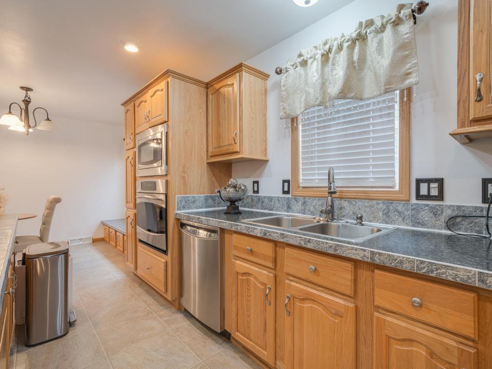 62 Lindsay Ave-46