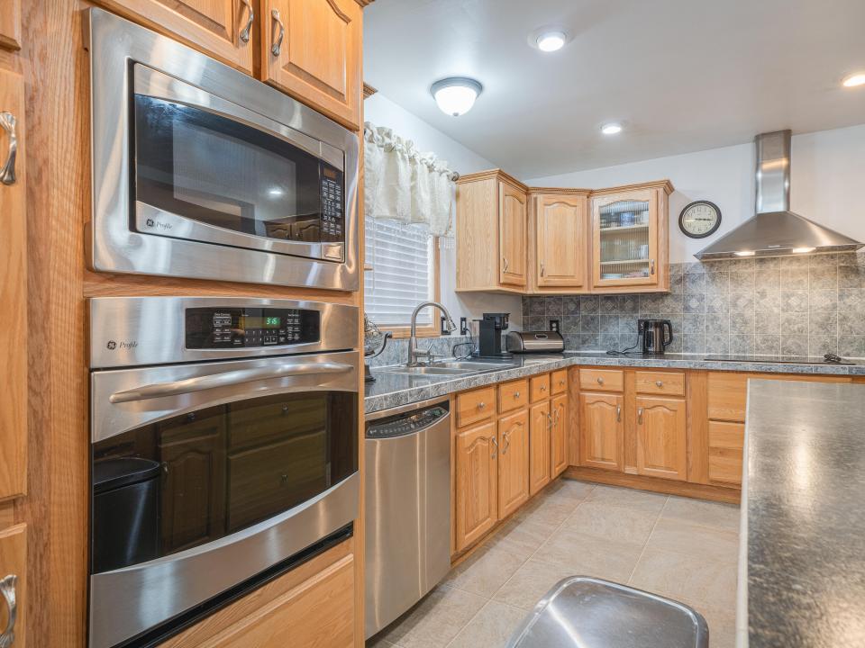 62 Lindsay Ave-47