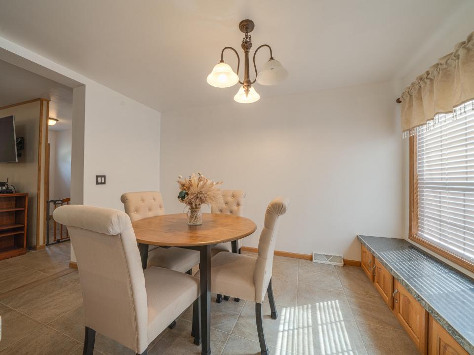62 Lindsay Ave-39