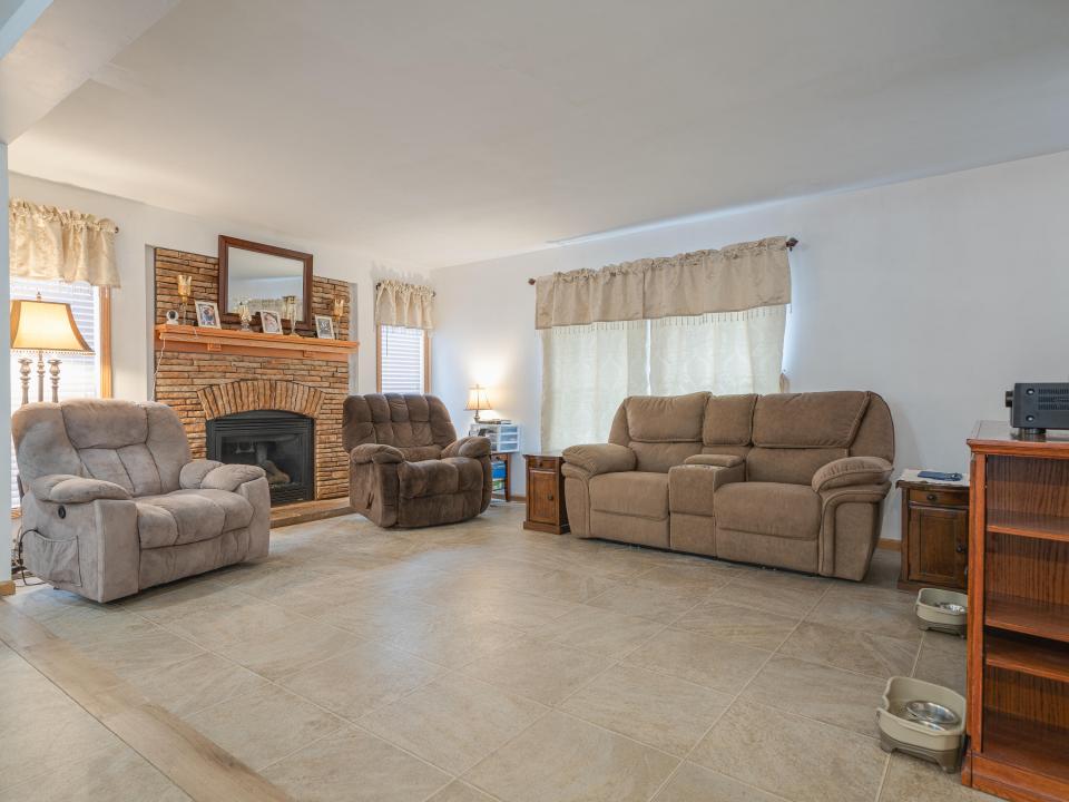 62 Lindsay Ave-31