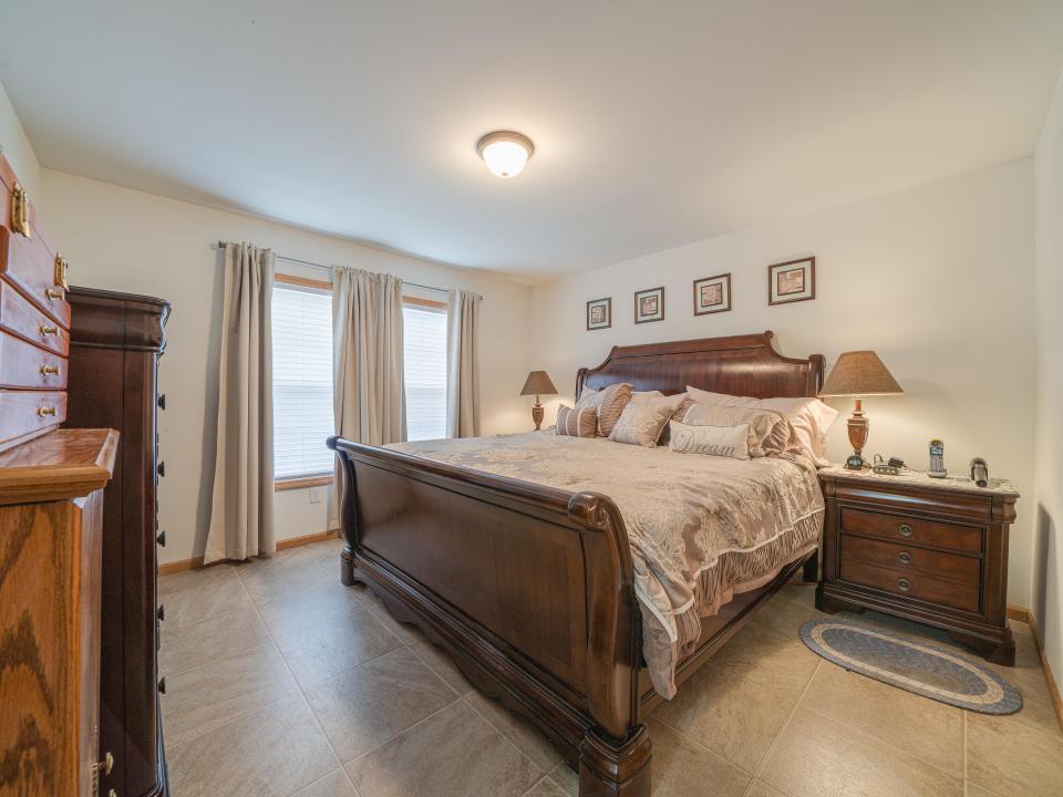 62 Lindsay Ave-57