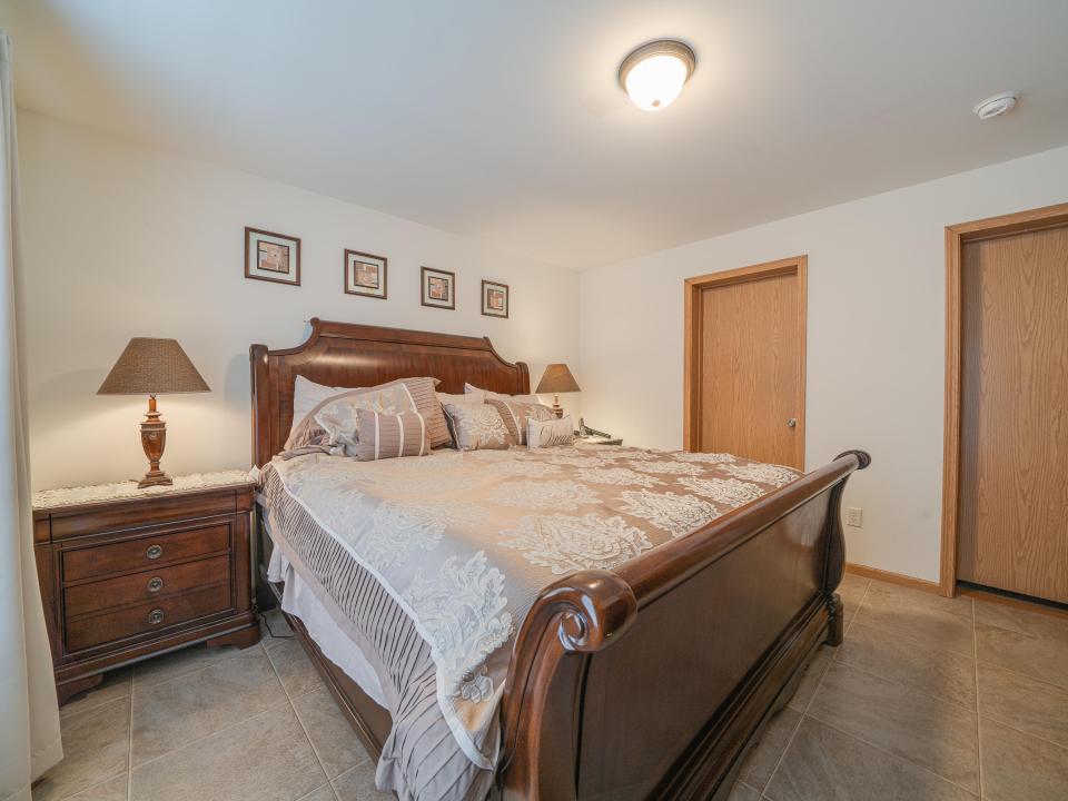 62 Lindsay Ave-59