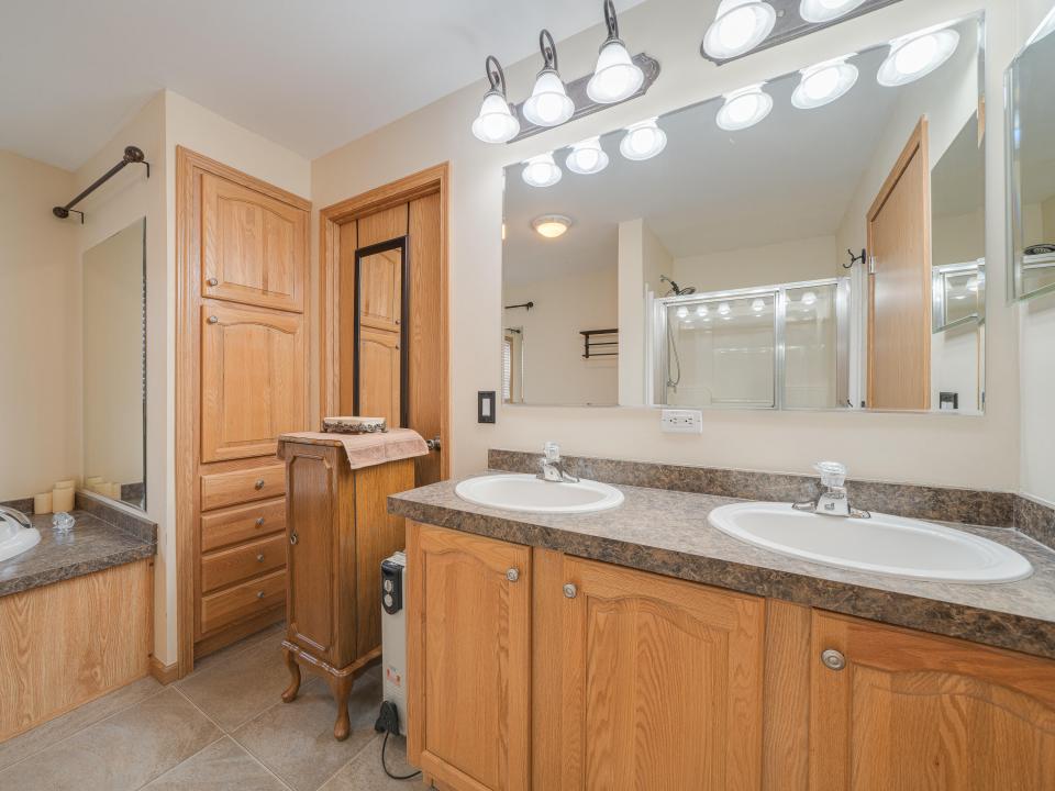 62 Lindsay Ave-61