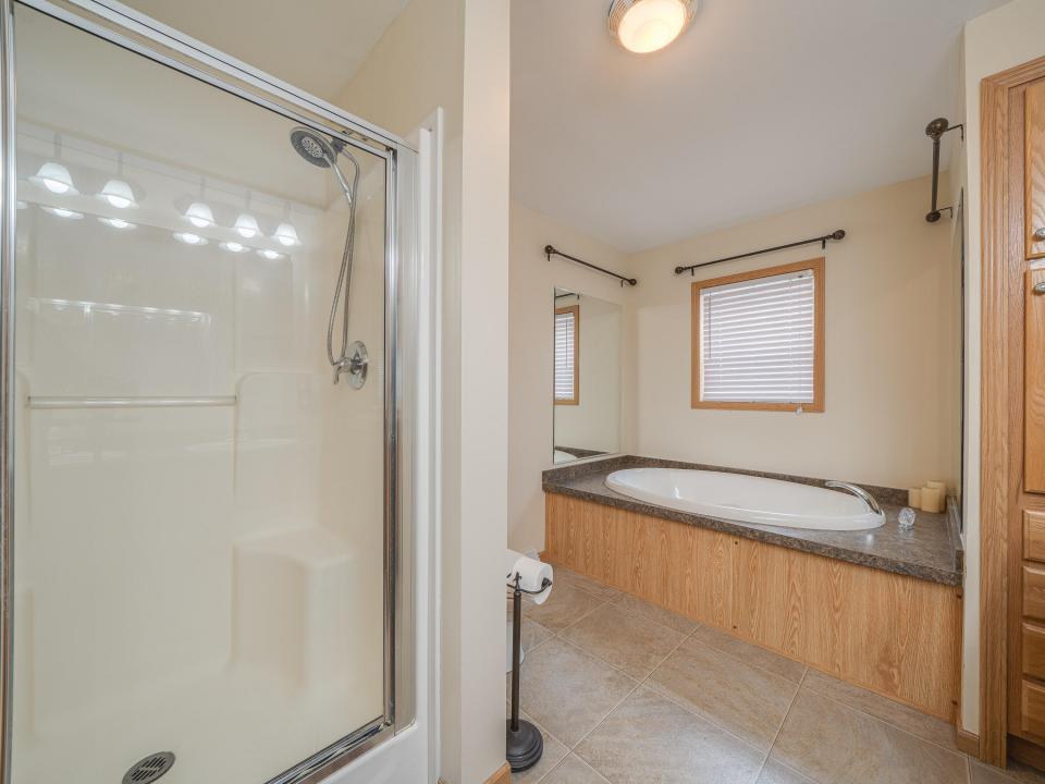 62 Lindsay Ave-62