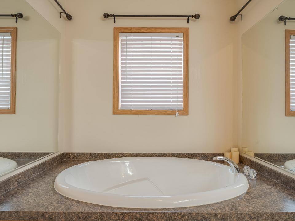 62 Lindsay Ave-65