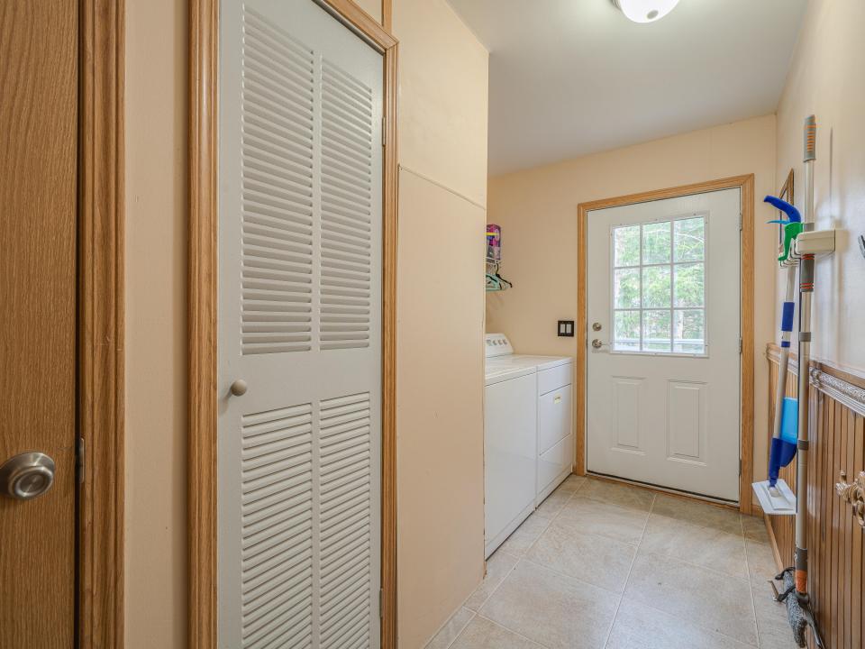 62 Lindsay Ave-67