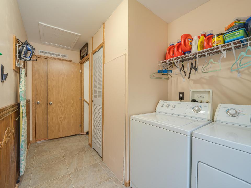 62 Lindsay Ave-69