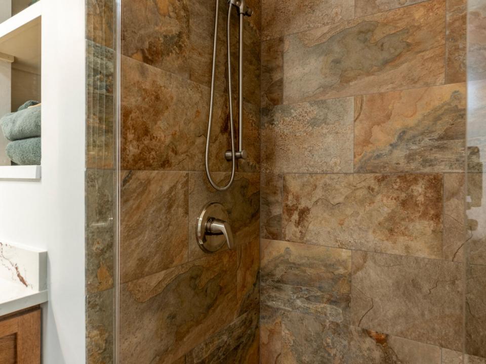 WatersEdge2InLakePlacid_Bathroom2_Shower