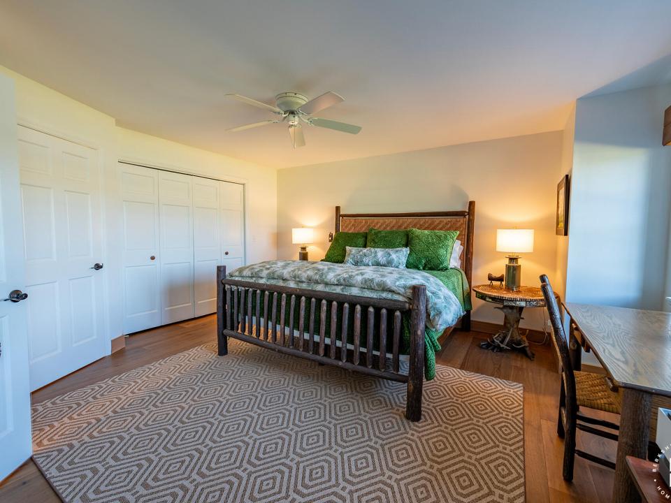 WatersEdge2InLakePlacid_Bedroom1_R